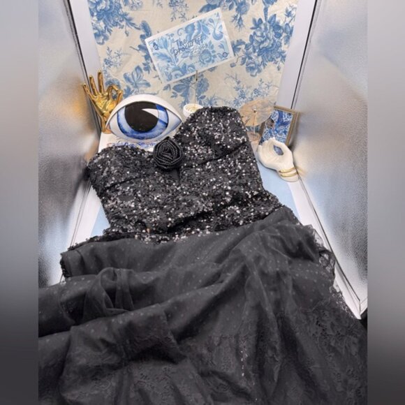 🆕REBECCA VALLANCE 🧿 NWOT Diana Black Sequined Mesh Trimmed Gown Sz AU 14 US 10 - Picture 2 of 16